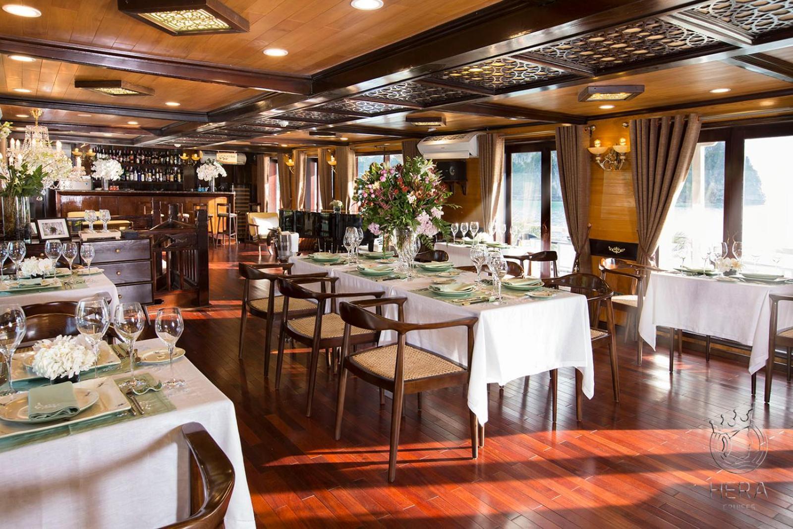 Hera Boutique Cruise Ha Long Bay ภายนอก รูปภาพ