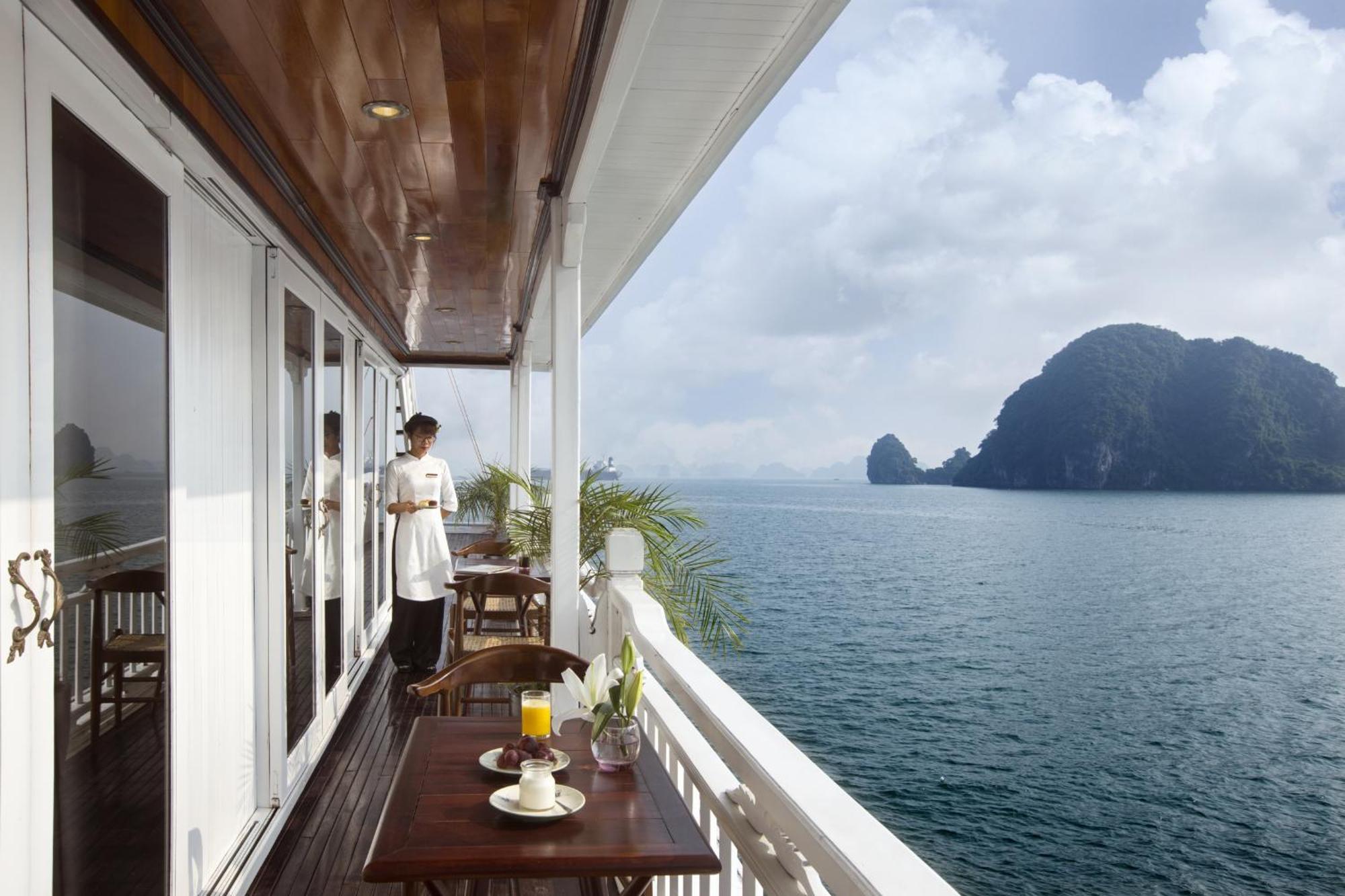 Hera Boutique Cruise Ha Long Bay ภายนอก รูปภาพ