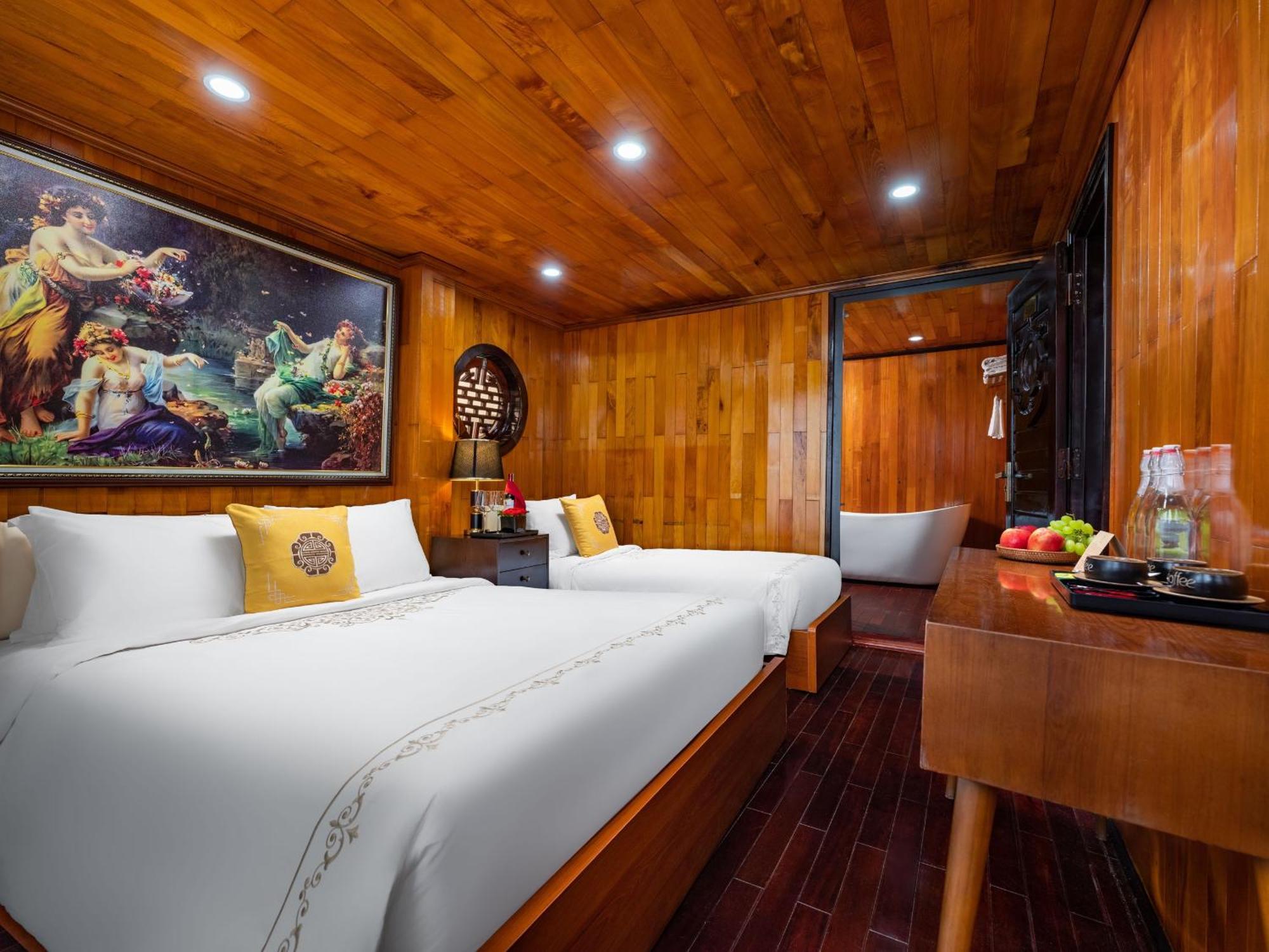 Hera Boutique Cruise Ha Long Bay ภายนอก รูปภาพ