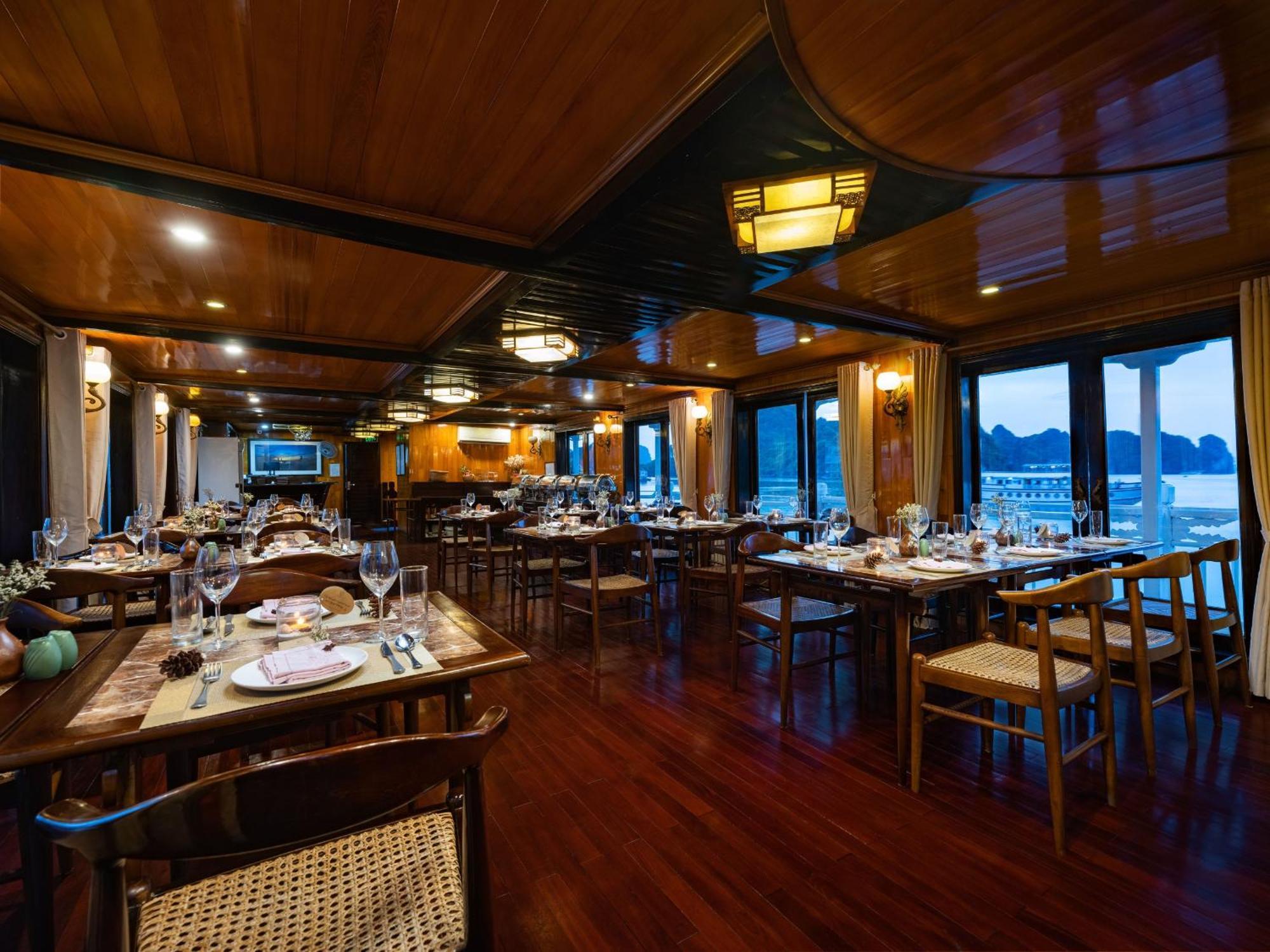 Hera Boutique Cruise Ha Long Bay ภายนอก รูปภาพ