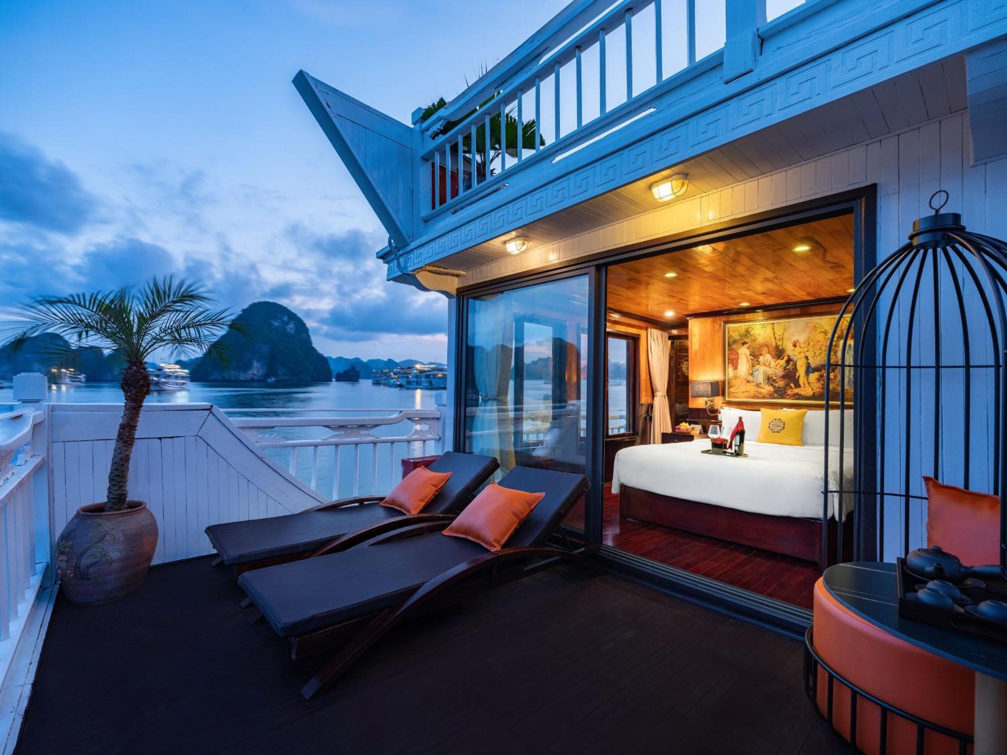Hera Boutique Cruise Ha Long Bay ภายนอก รูปภาพ
