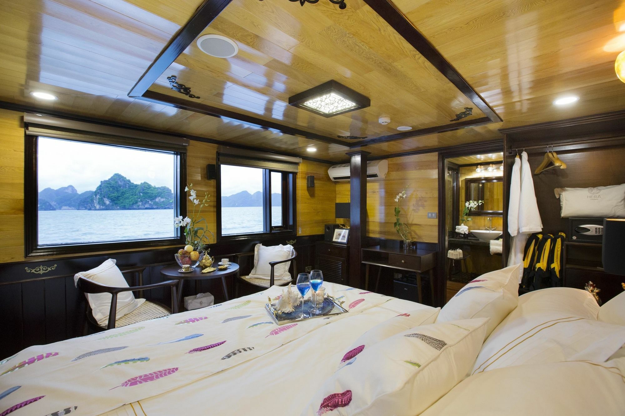 Hera Boutique Cruise Ha Long Bay ภายนอก รูปภาพ