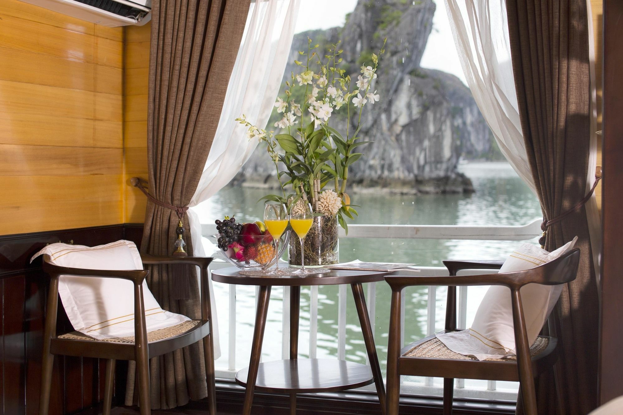 Hera Boutique Cruise Ha Long Bay ภายนอก รูปภาพ