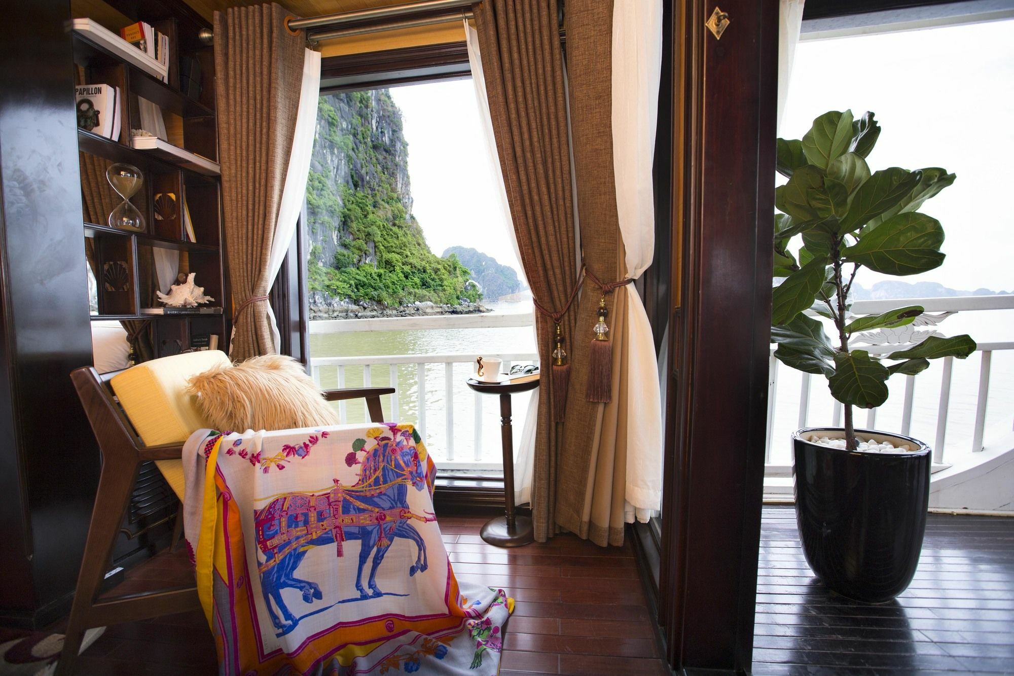 Hera Boutique Cruise Ha Long Bay ภายนอก รูปภาพ