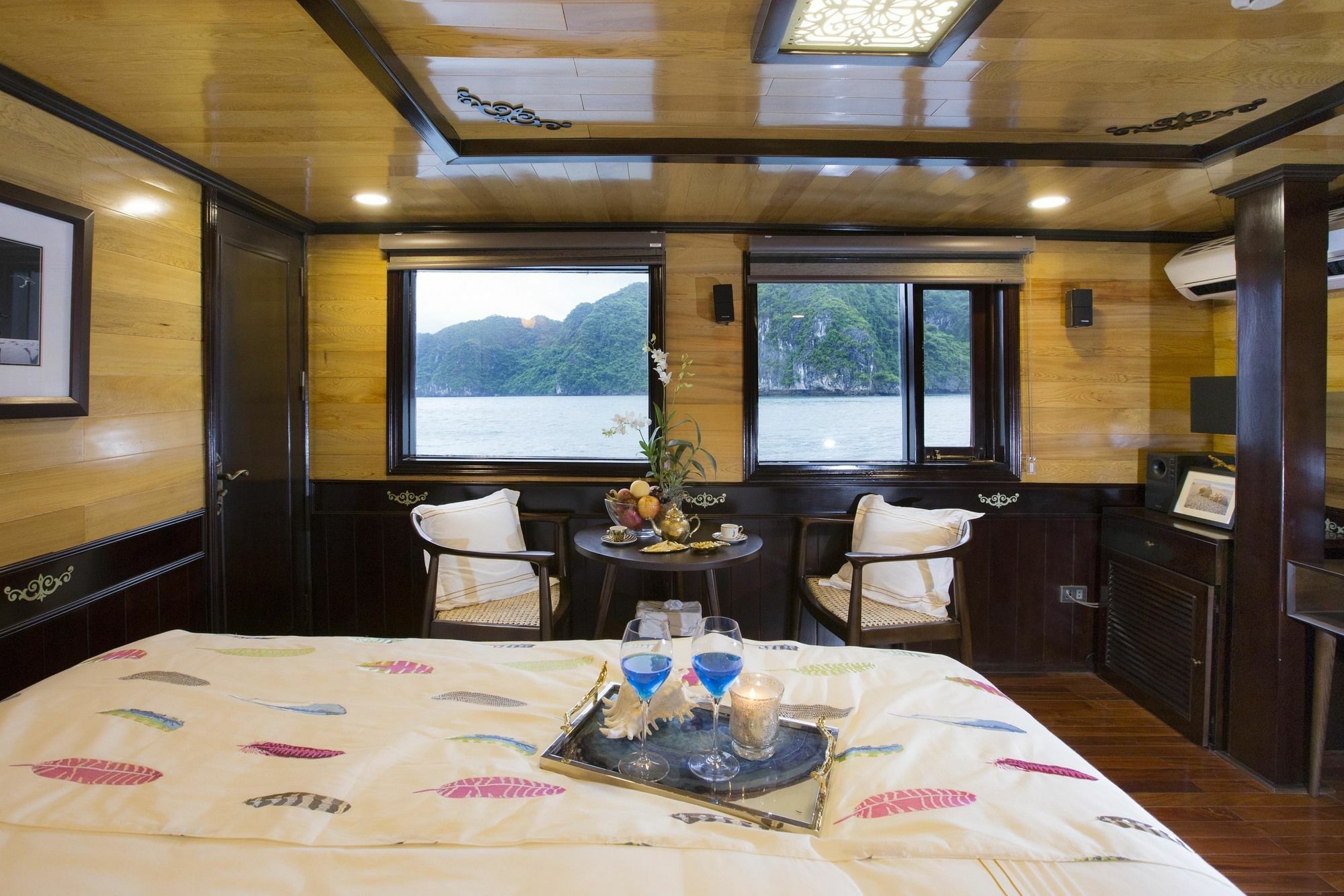 Hera Boutique Cruise Ha Long Bay ภายนอก รูปภาพ