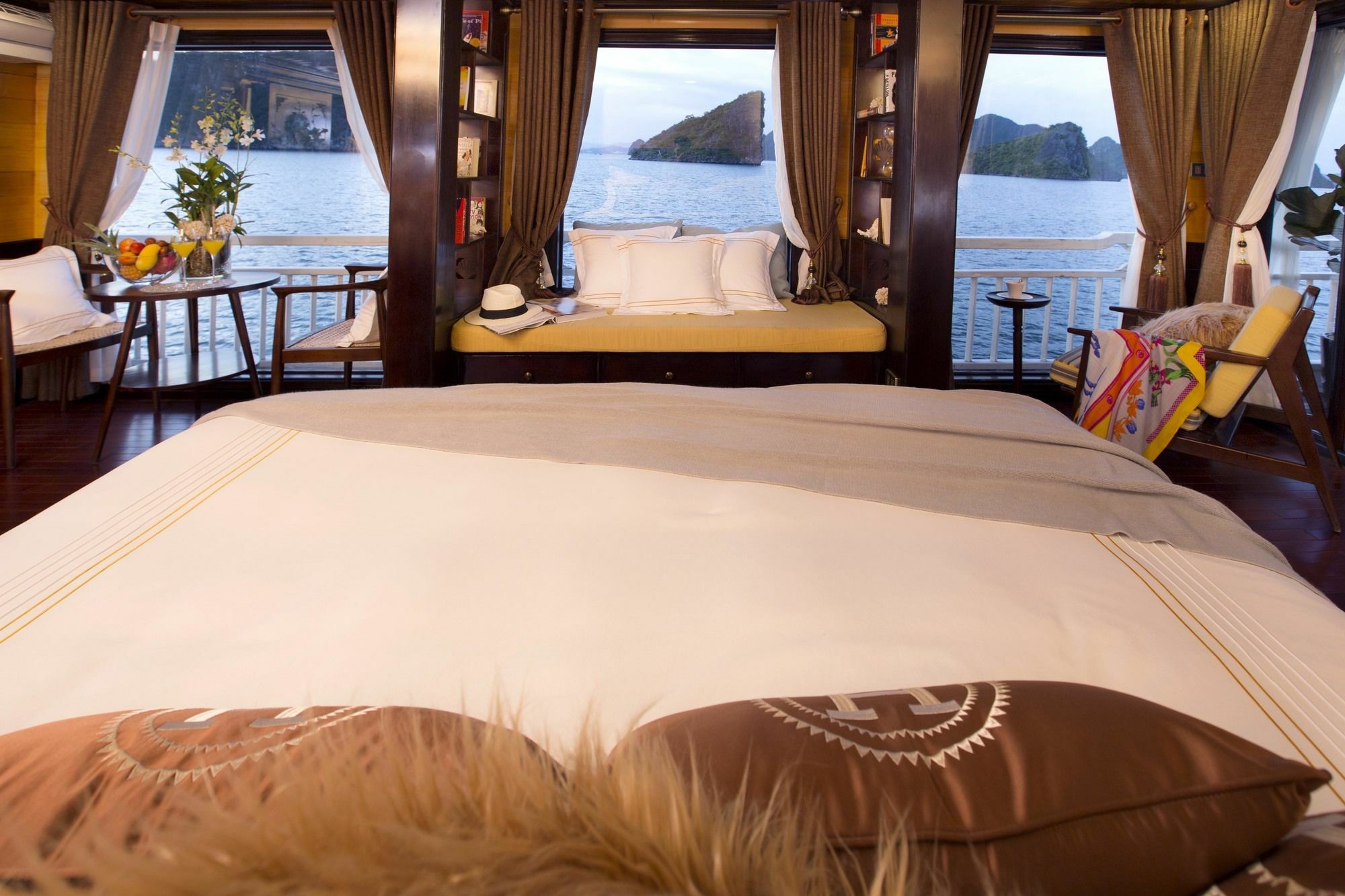 Hera Boutique Cruise Ha Long Bay ภายนอก รูปภาพ
