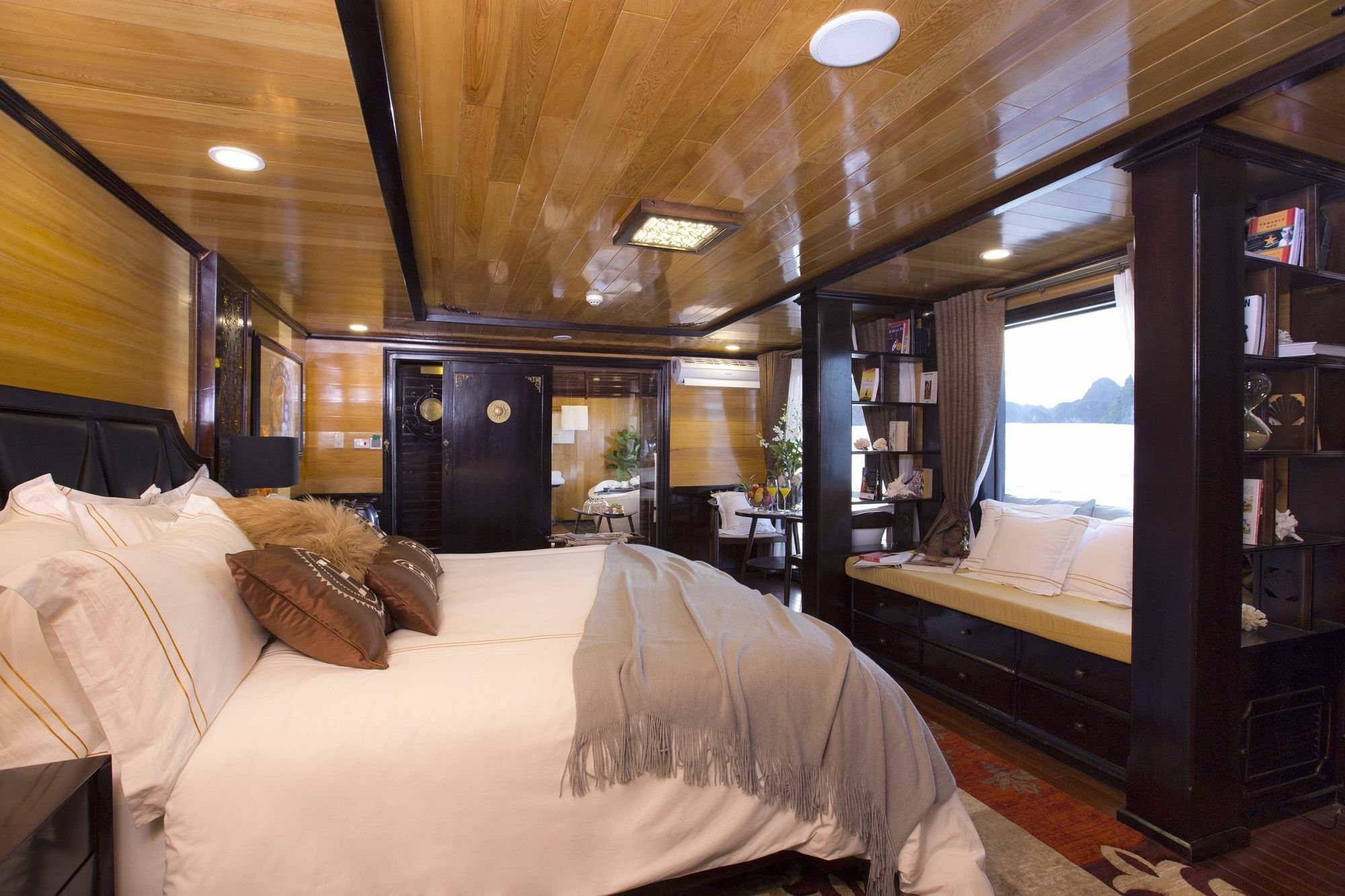 Hera Boutique Cruise Ha Long Bay ภายนอก รูปภาพ