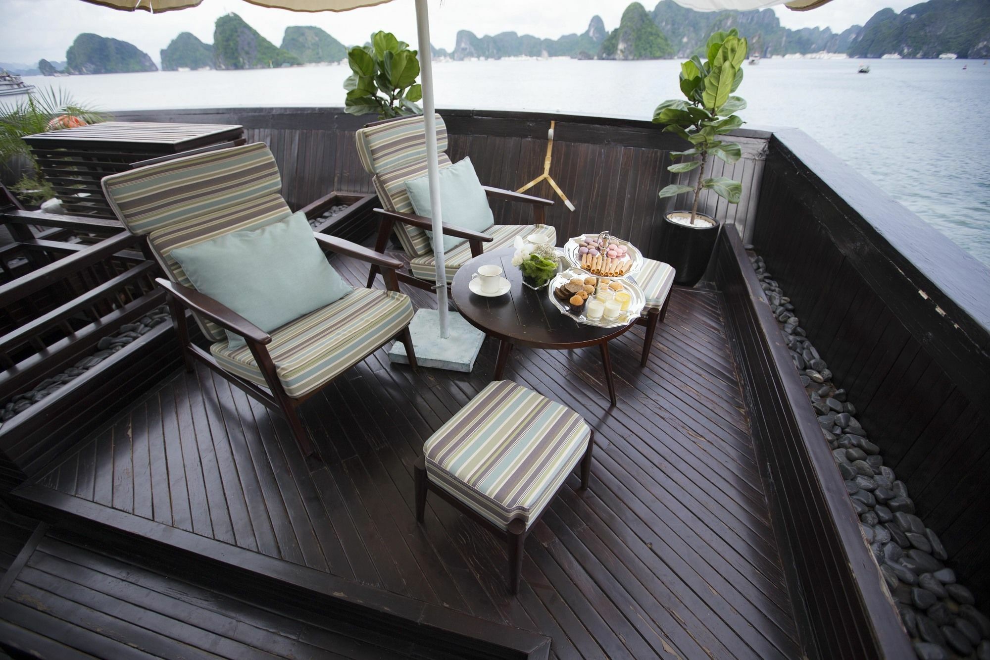 Hera Boutique Cruise Ha Long Bay ภายนอก รูปภาพ